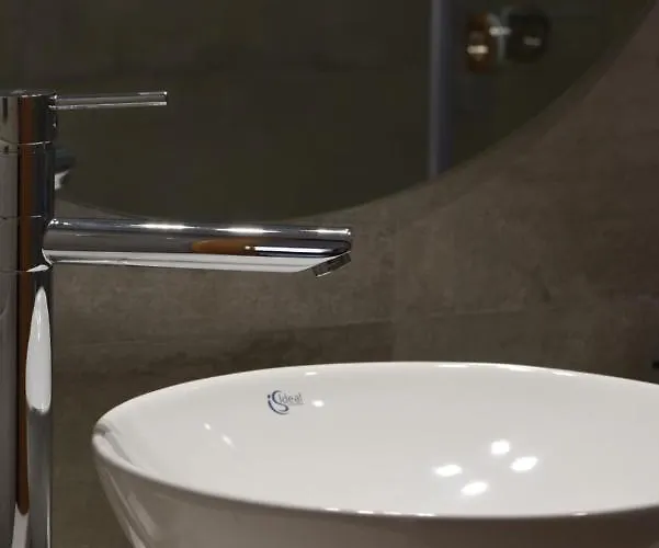 Dionysia-anezina Toló